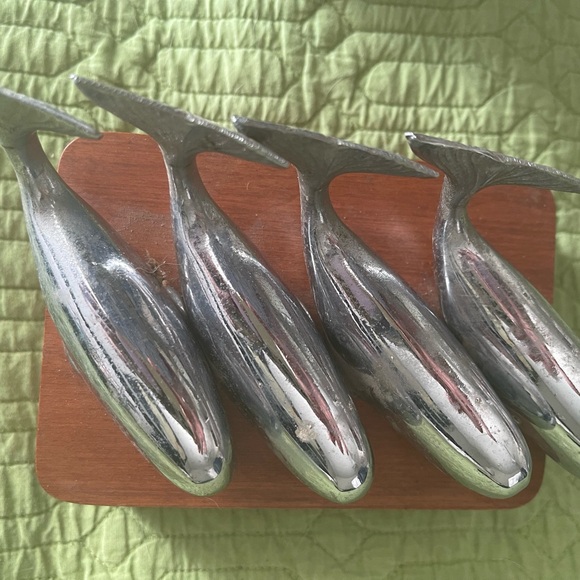 VINTAGE 4 SOLID STAINLESS STEEL SPERM WHALES ON WOODEN STAND-NAUTICAL DECOR - Picture 8 of 10